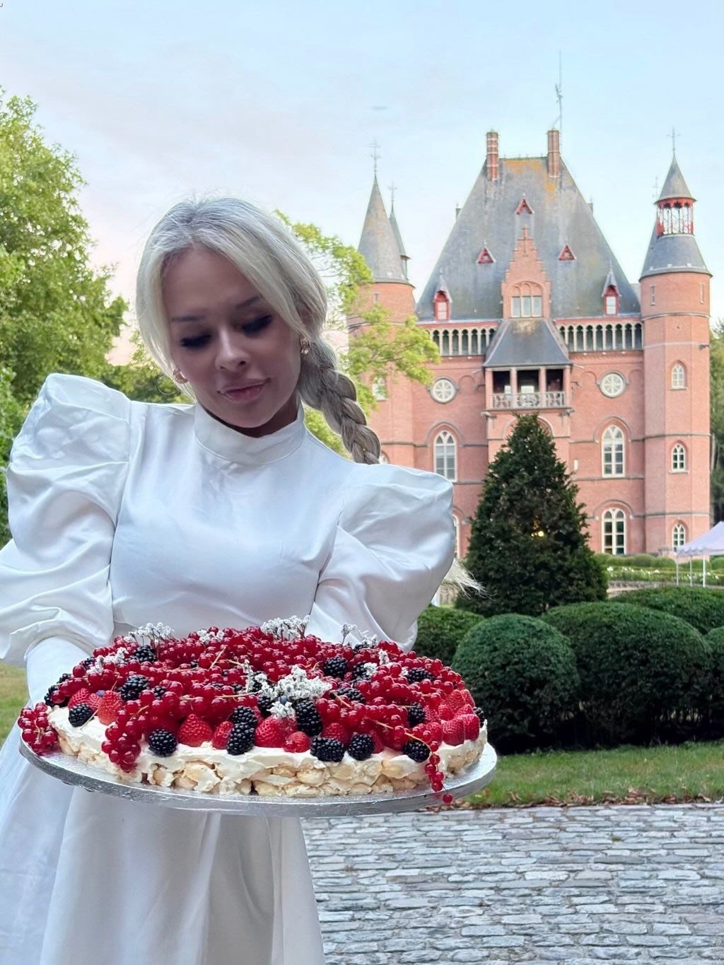 Débora Noë: a brasileira que transforma açúcar em arte e projeta a confeitaria autoral para o mundo