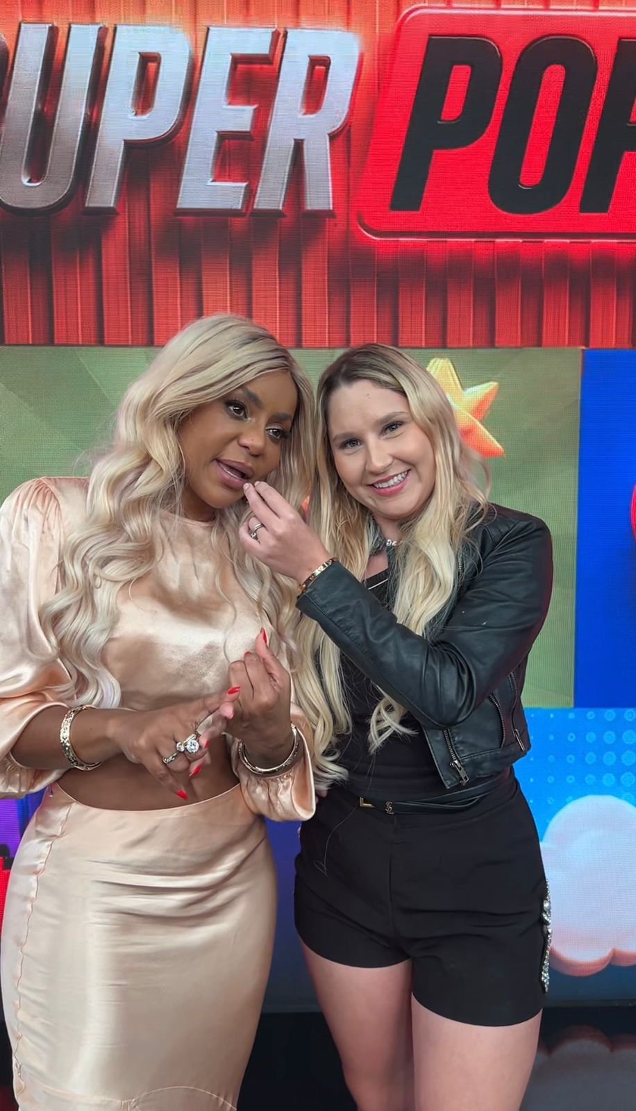 Leidiane Bernardes no Super Pop com Cariúcha
