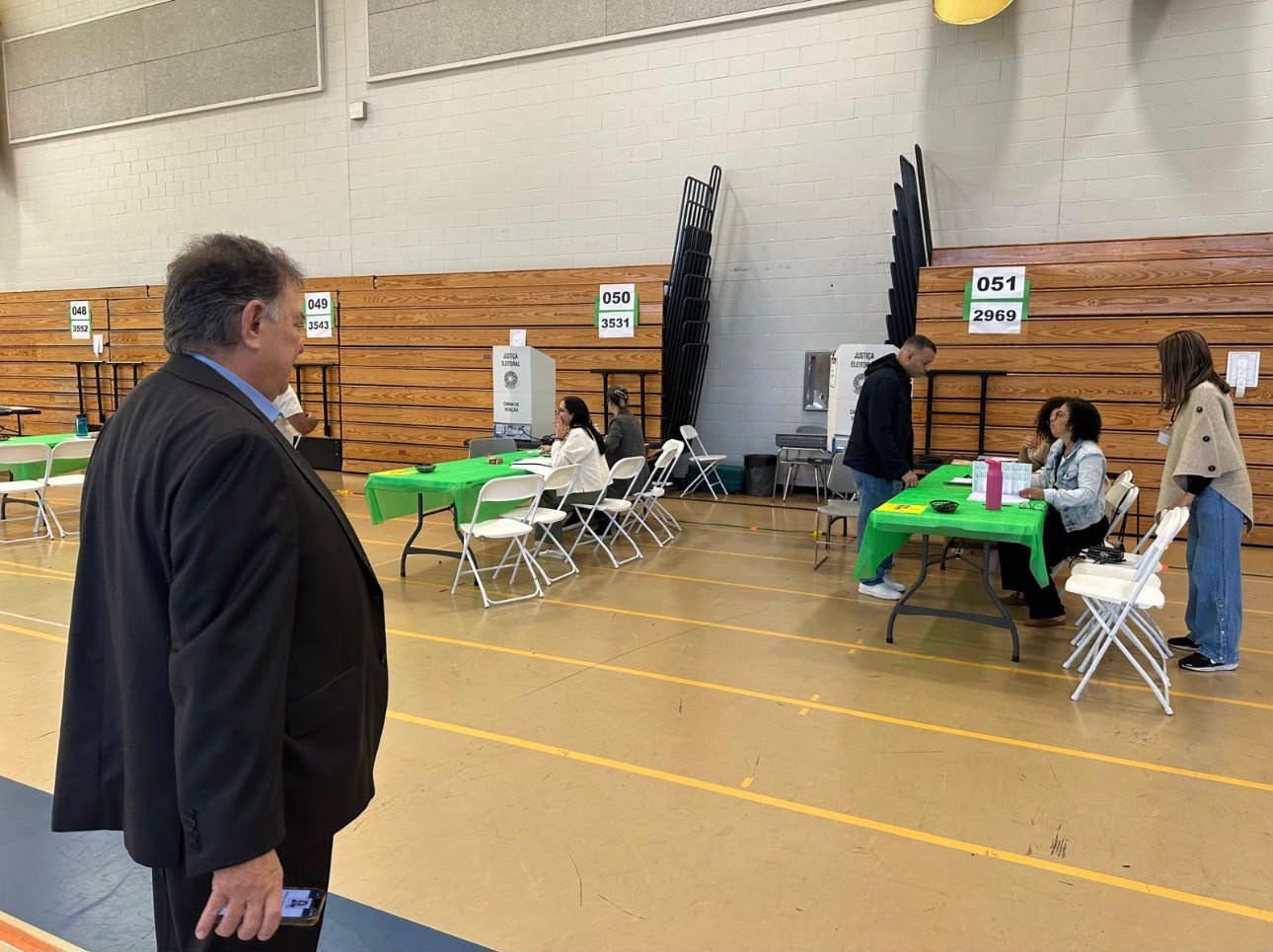 Brasileiros vão às urnas em Malden, Framingham e outras cidades dos Estados Unidos para escolher o presidente do Brasil