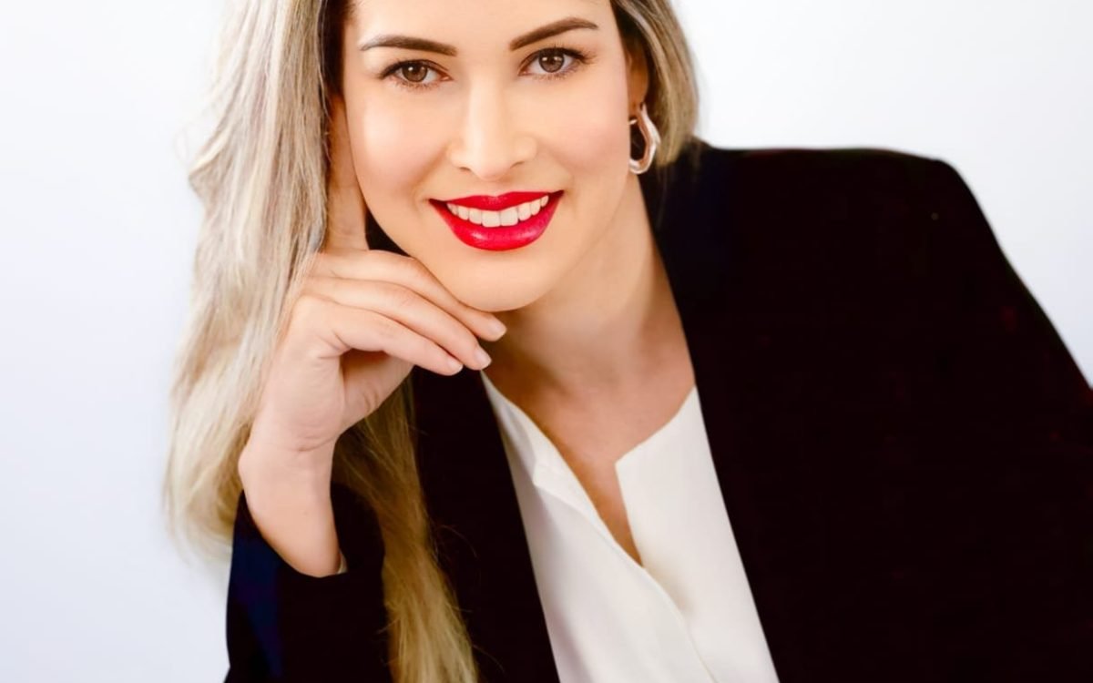 A Estética do Recomeço: Cleia Couto e a  Arte de Redesenhar a Autoestima  Através do Posicionamento e da Beleza  Coreana